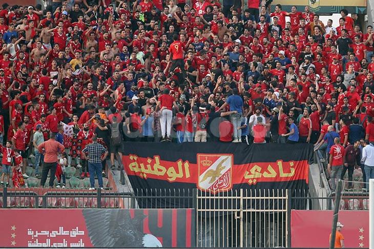 عبر أوتوبيسات مجانية.. الأهلي يعلن نقل الجماهير إلى ملعب مباراة المصري